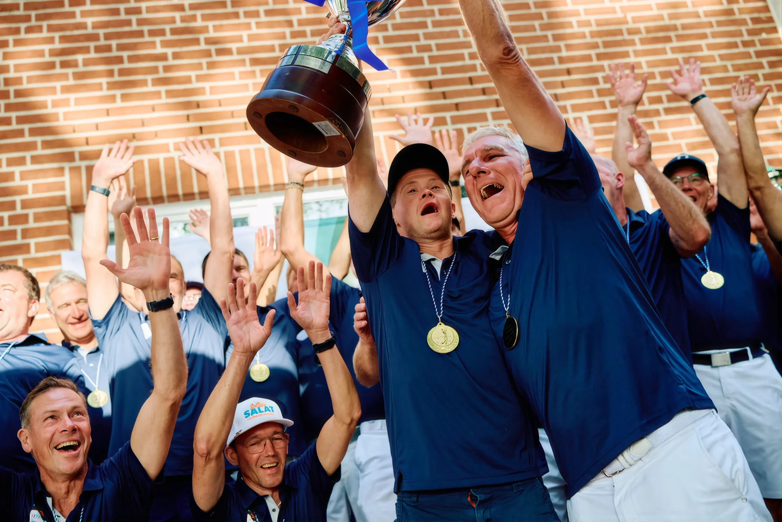 Jubelnde Menschen beim GOFUS Teamcup.